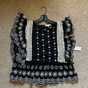 NEW with tags Black and White Embroidered Women's Top (NO belt)